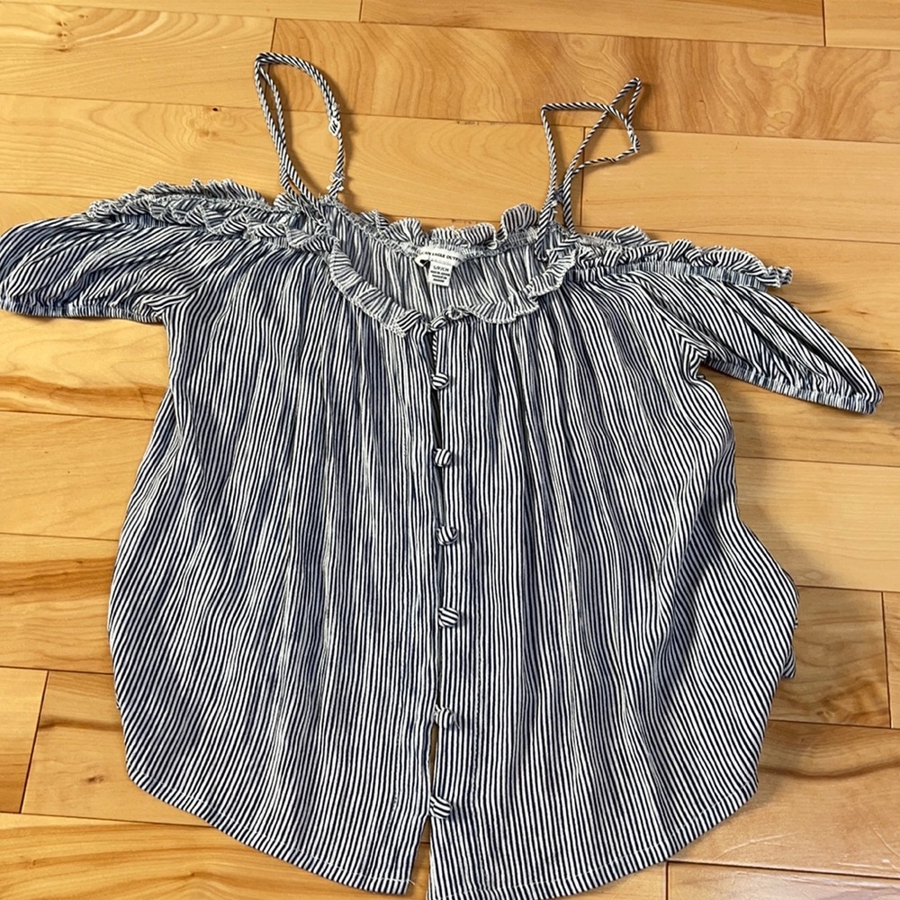 Stripped off the shoulders shirt.